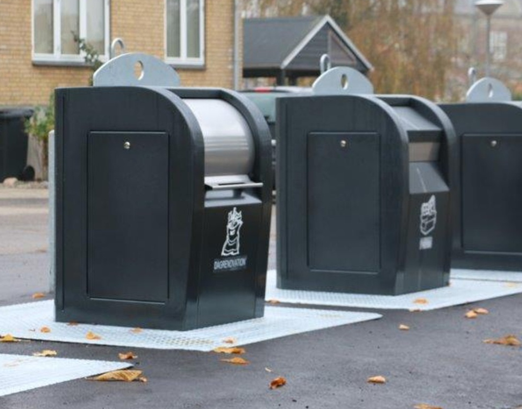 Contenitori per rifiuti interrati da 1100L × 2