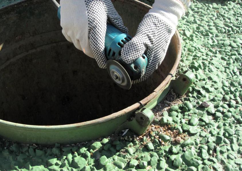 Underground trash can Anchor placement