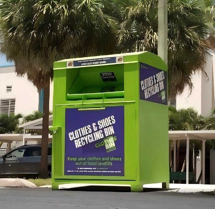 Contentores de reciclagem de roupa HD em uso
