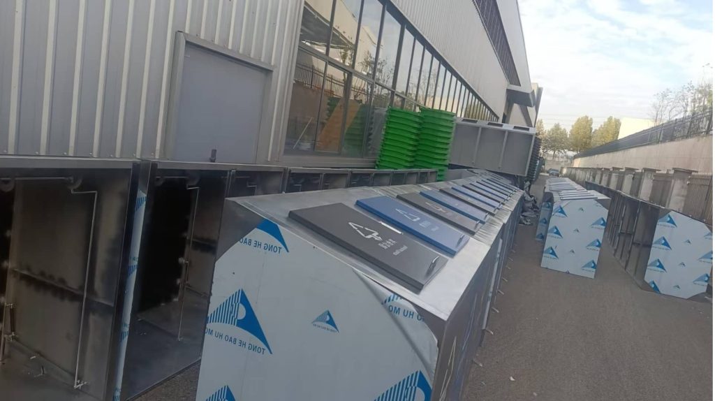 Fábrica de armazenamento de contêineres de lixo metálicos com rodas