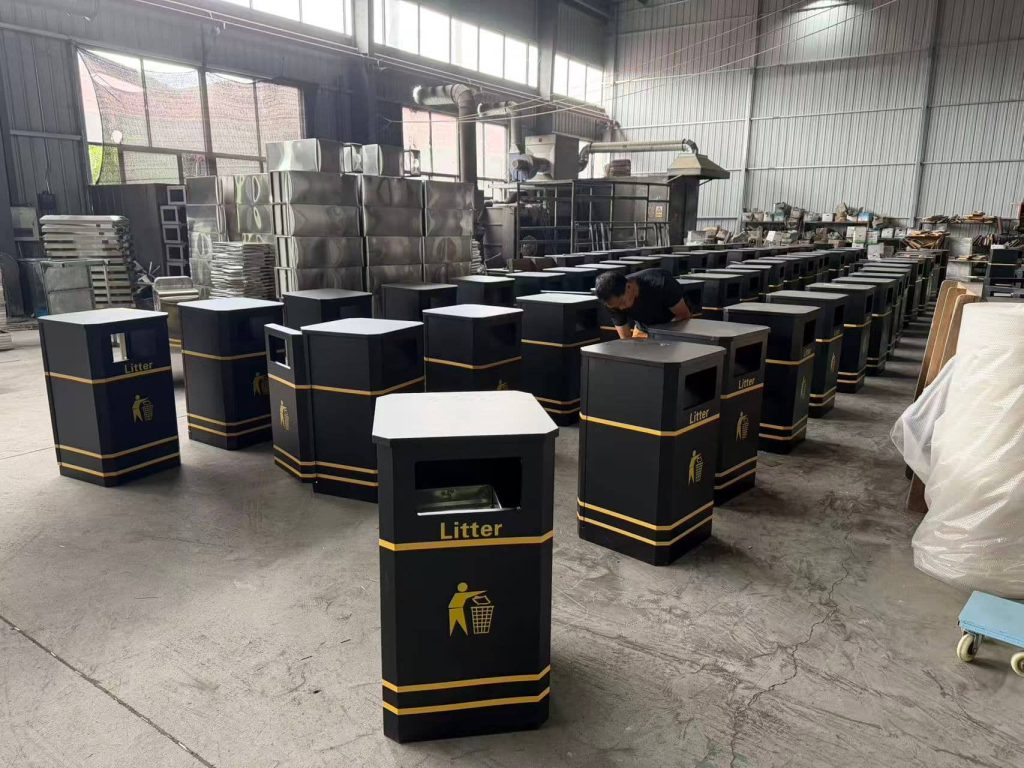Fábrica de contêineres de lixo metálicos com rodas