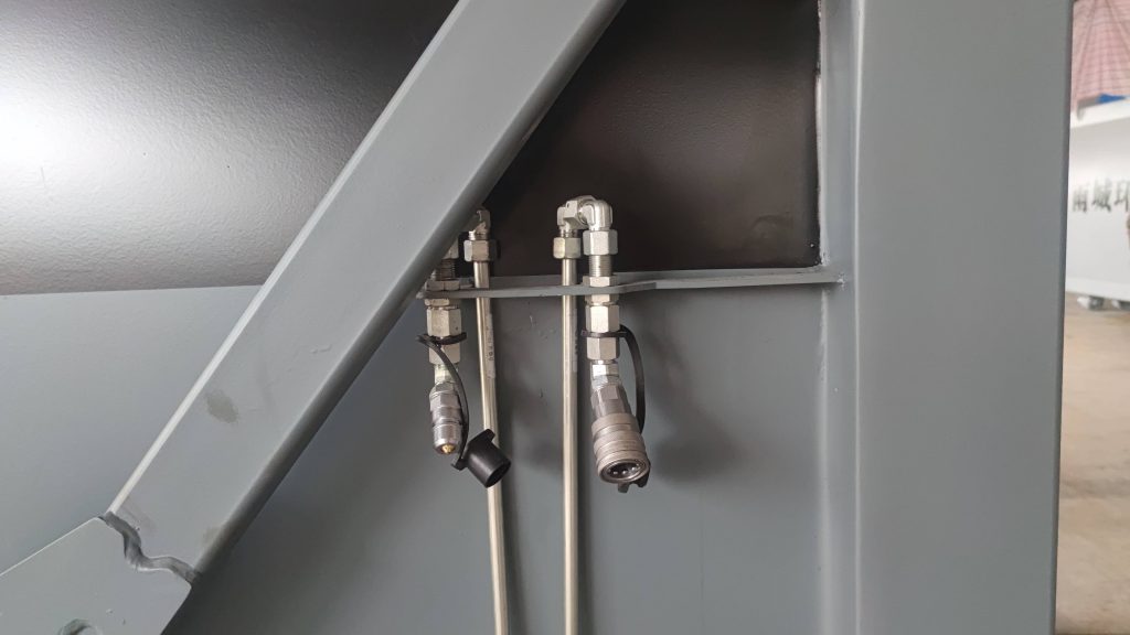 mobile waste compression bin detail
